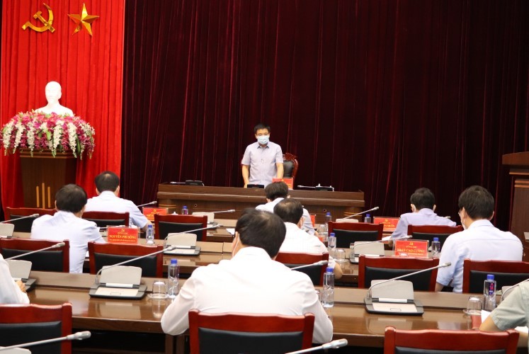 Ông Nguyễn Văn Thắng, Ủy viên T.Ư Đảng, Bí thư Tỉnh ủy Điện Biên tham gia ý kiến tại cuộc họp.