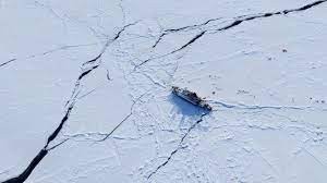 Băng biển Bắc Cực thường dày từ 0,5 - 2 mét.	