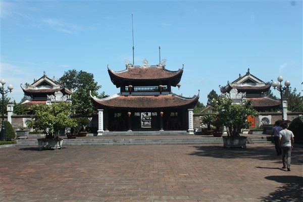 Đền thờ Quang Trung trên núi Quyết (Vinh – Nghệ An), nơi được chỉ định xây Phượng Hoàng Trung Đô.