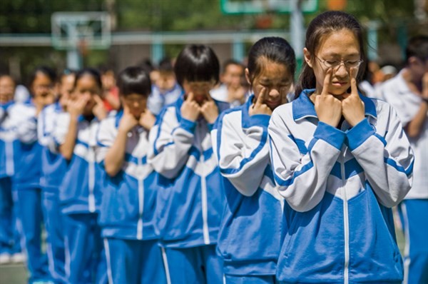 Áp lực thi đại học khiến trẻ em Trung Quốc học thêm từ rất sớm.