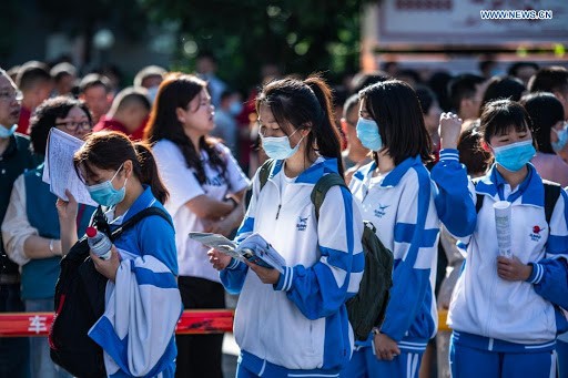 Học sinh lớp 12 tại Trung Quốc tham gia kỳ thi đại học năm 2021.