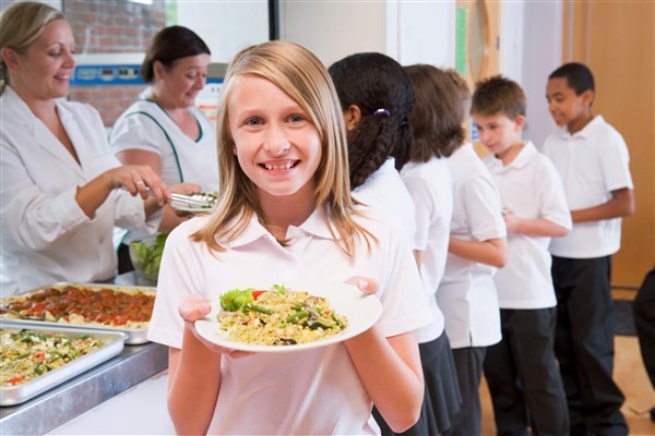 Chương trình bữa trưa học đường miễn phí tại Mỹ.