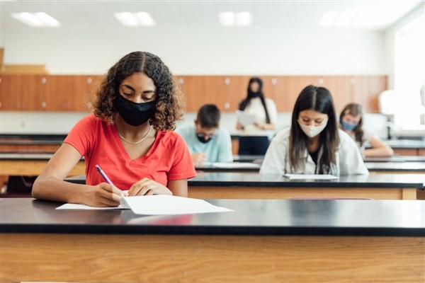 Học sinh Mỹ làm bài thi SAT năm 2020.