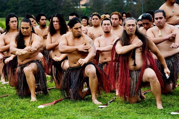 Nghi thức phô diễn sức mạnh của người Maori. 