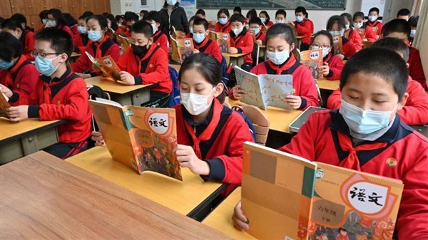 Một giờ học của trẻ em tiểu học Trung Quốc.