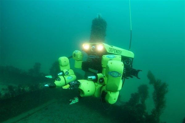 Những cánh tay robot có thể hoạt động ở độ sâu 300 mét.
