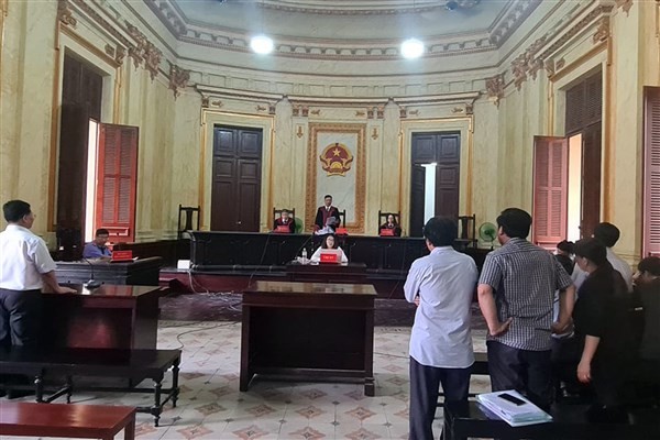 Phiên tòa phúc thẩm do ông Đỗ Khắc Tuấn là chủ tọa vụ “đương sự suýt nhảy lầu ở TAND TPHCM”.