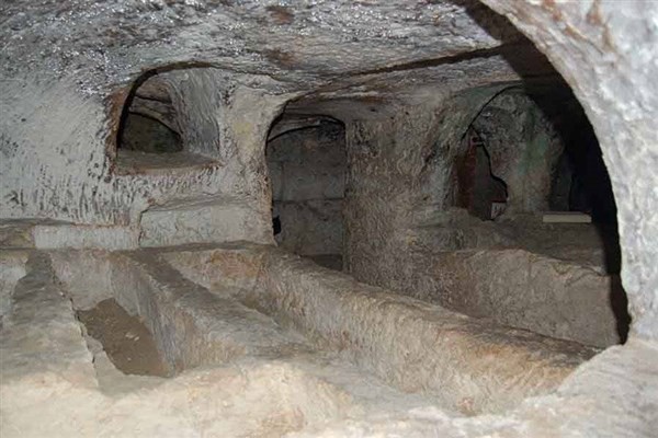 Khu hầm mộ ngầm, tạc trong đá ở Rabat, Malta.