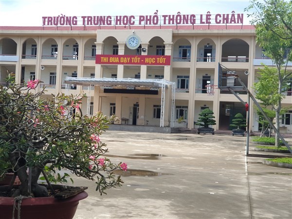 Trường THPT Lê Chân.