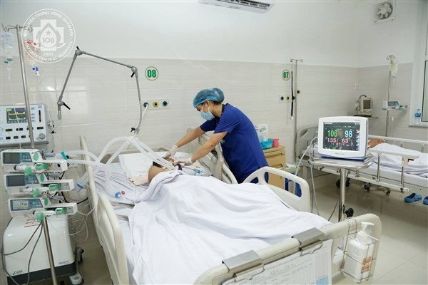 Bệnh nhân tại Viện Lâm sàng các Bệnh truyền nhiễm, Bệnh viện Trung ương Quân đội 108. Ảnh: BVCC.