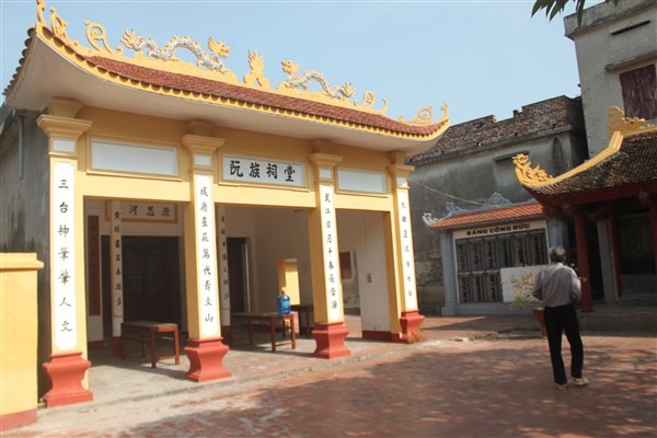 Đền thờ các tiến sĩ làng Kim Đôi.