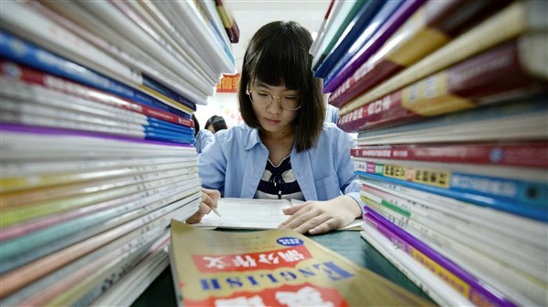 Học sinh Trung Quốc chịu áp lực lớn phải đỗ đại học.