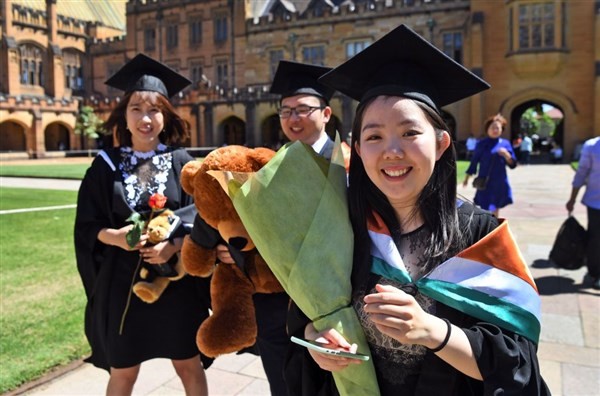  Sinh viên châu Á du học tại Australia.