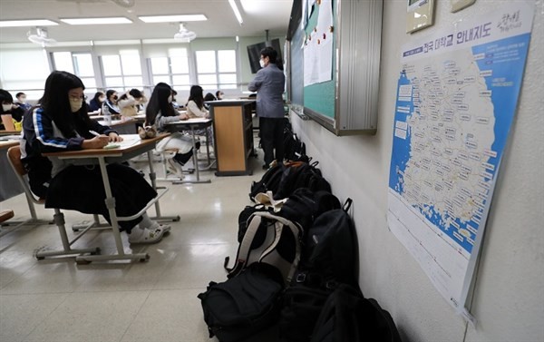 Học sinh Hàn Quốc ôn tập cho kỳ thi đại học.