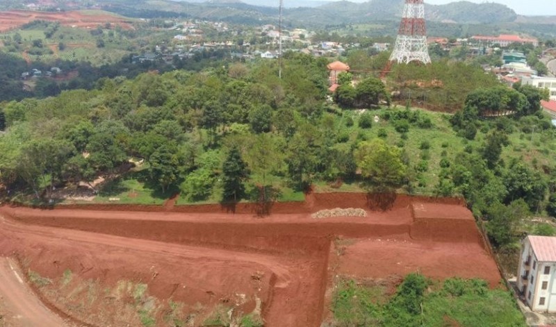 Đồi Cường Thịnh (TP Gia Nghĩa, tỉnh Đắk Nông) bị băm nát do giấy phép cấp sai, việc sang nhượng đất không đúng quy định.