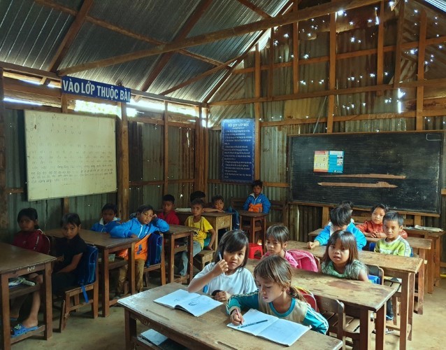 Các em học sinh ở điểm trường A Lao.