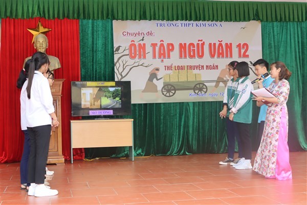 Hoạt động ngoại khóa môn Ngữ văn tại Trường THPT Kim Sơn A- Ninh Bình. Ảnh: NTCC