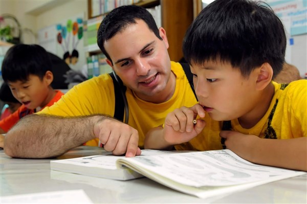 Trẻ em Trung Quốc thích học tiếng Anh với giáo viên nước ngoài.