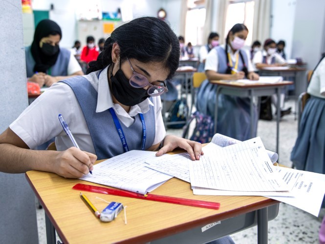Học sinh UAE phải đeo khẩu trang trong lớp học.