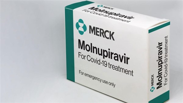 Molnupiravir kháng virus bằng cách đưa các lỗi vào quá trình sản xuất, nhân bản virus.
