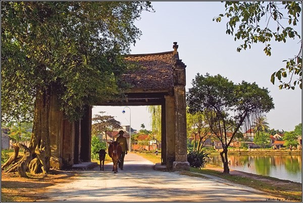 Cổng làng Mông Phụ (Đường Lâm, Sơn Tây, Hà Nội). Ảnh: ITN.