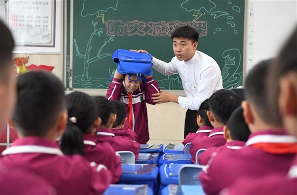 Chính sách “giảm kép” thúc đẩy phụ huynh Trung Quốc quan tâm hơn đến giáo dục con cái.