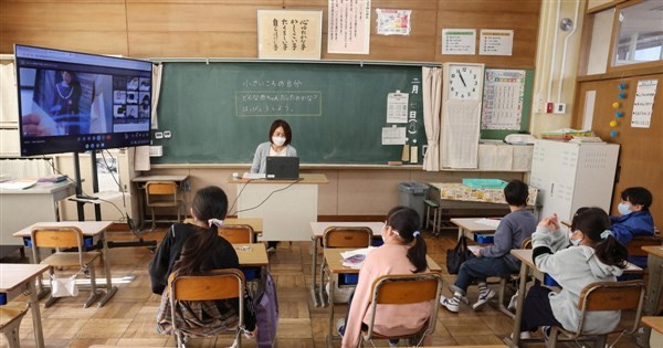 Trường Tiểu học Horihana tổ chức học kết hợp trực tuyến và trực tiếp.