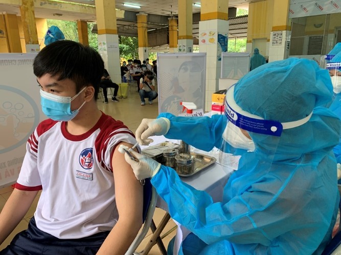 Việt Nam triển khai tiêm vắc-xin Covid-19 cho trẻ từ 12 - 17 tuổi vào tháng 11/2021.