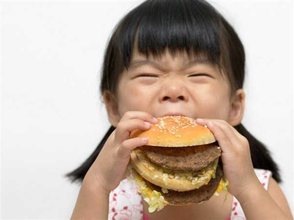 Nếu nhịn ăn, trẻ có thể sẽ ăn nhiều hơn vào lần sau. Ảnh minh họa.