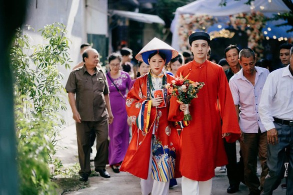 Đôi bạn trẻ diện cổ phục Việt trong đám cưới tại Hà Nam.