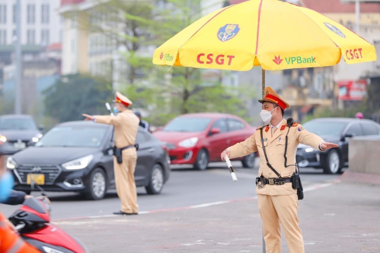 Lực lượng CSGT Thủ đô ra quân bảo đảm trật tự ATGT tại các tuyến phố sẵn sàng đón SEA Games 31.