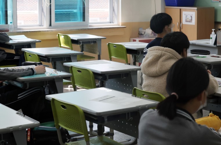 Nhiều học sinh Hàn Quốc nghỉ học vì mắc Covid-19.