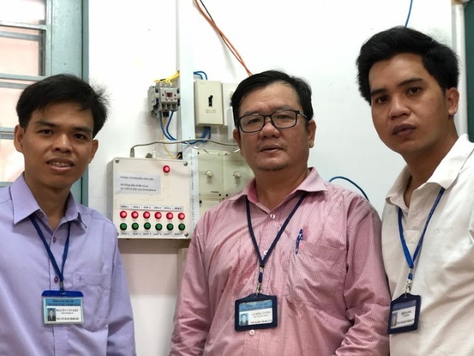 TS Nguyễn Văn Kiệt (giữa) cùng nhóm nghiên cứu.