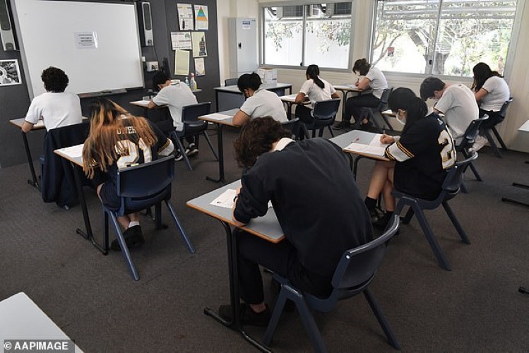 Một giờ học tự quản tại trường trung học bang New South Wales do thiếu giáo viên.