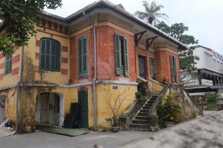 Ngôi biệt thự cổ theo kiến trúc Pháp tại số 26 đường Lê Lợi, TP Huế.