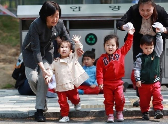 Phụ huynh Hàn Quốc sẵn sàng chi tiêu để con cái được giáo dục tốt nhất.
