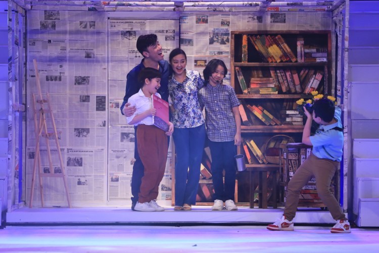 Vở nhạc kịch “Sóng” đem đến cho khán giả nhiều cung bậc cảm xúc về chuyện tình của nữ thi sĩ Xuân Quỳnh. Ảnh: NHTT.