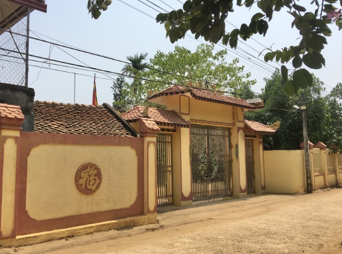 Nhà thờ Nguyễn Hữu thôn Gia Miêu, nơi giữ tấm bia mộ Hằng quận công Nguyễn Hữu Vĩnh.