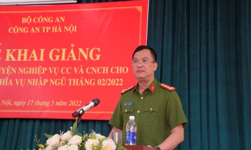 Đại tá Phạm Trung Hiếu phát biểu tại Lễ khai giảng khóa học.