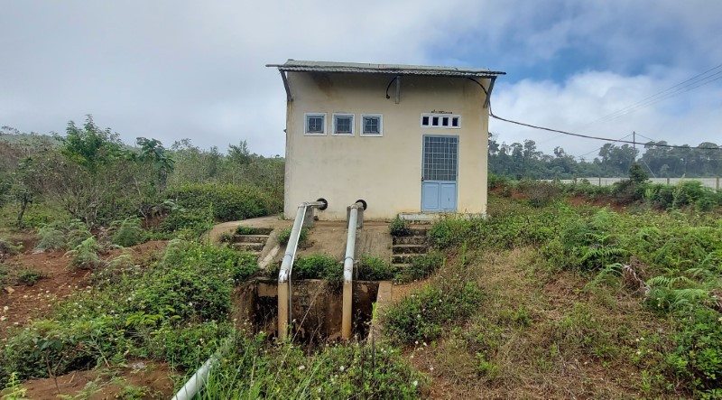 Công trình thủy lợi kết hợp trạm bơm nước ở thôn Kon Tu Rằng đóng cửa, then cài.