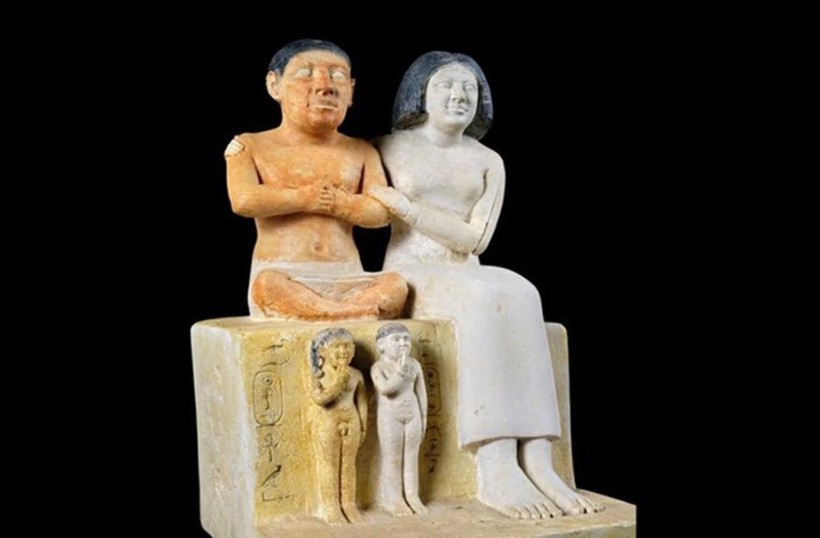 Tượng gia đình Seneb, người lùn có địa vị cao ở Ai Cập cổ.