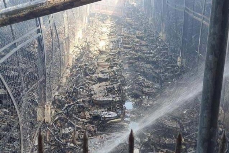 Hàng nghìn xe máy bị tạm giữ đã cháy rụi, trơ khung.