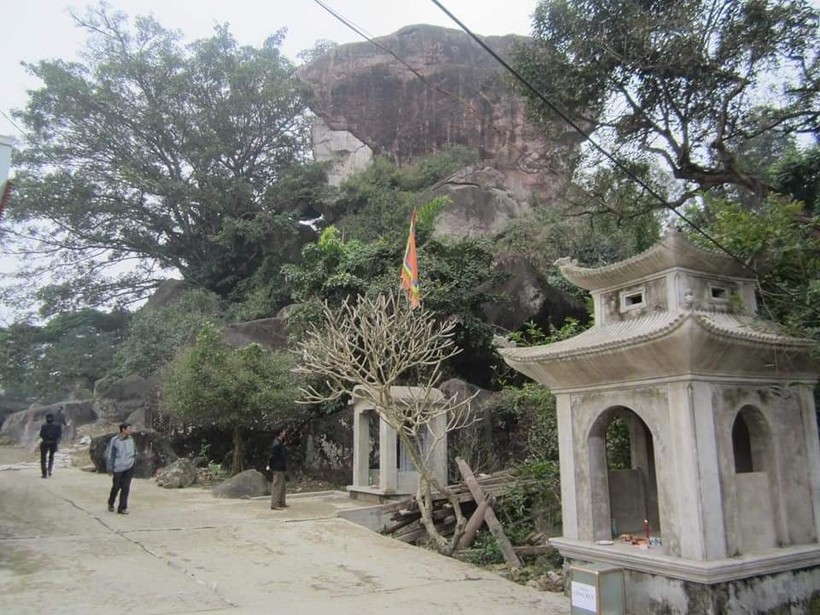 Di tích núi Voi – nơi có đền thờ Trạng nguyên Trịnh Tuệ.