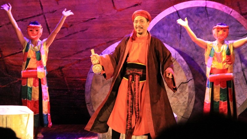 Nhân vật lịch sử Nguyễn Hữu Chỉnh được dàn dựng trên sân khấu Nhà hát Kịch Việt Nam qua vở “Thế sự”.