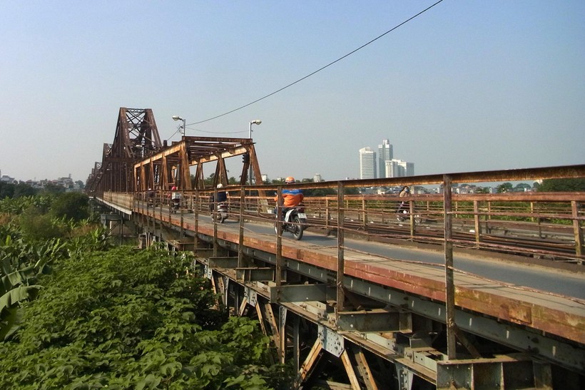 Cầu Long Biên qua thời gian đã có biểu hiện xuống cấp cần cải tạo, tu bổ.