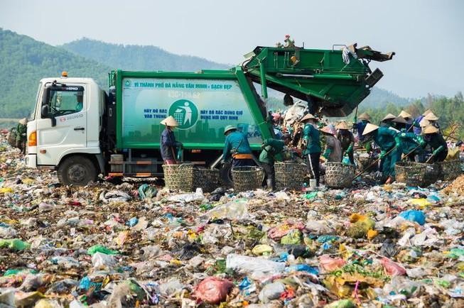 Lựa chọn công nghệ xử lý rác thải cần cân nhắc nhiều yếu tố như chi phí, hiệu quả.