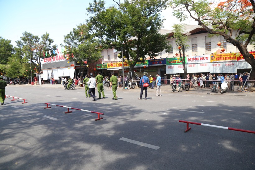 Công an tỉnh Thừa Thiên – Huế thực nghiệm lại hiện trường vụ cướp.
