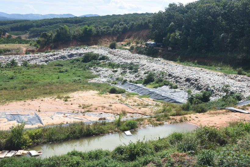 Bãi xử lý rác thải huyện Đắk Tô khiến người dân bất an vì lo sợ nguồn nước ngầm sẽ bị ảnh hưởng.
