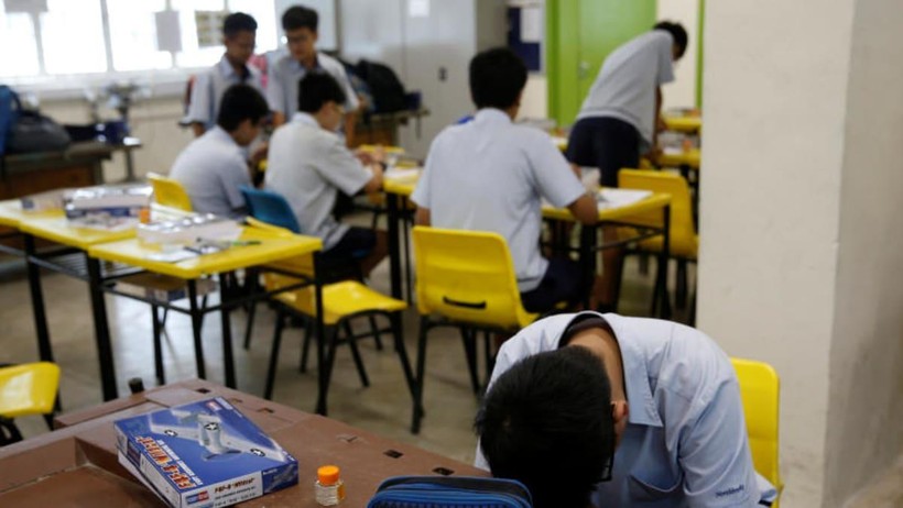 Học sinh Singapore mệt mỏi vì phải học quá nhiều.