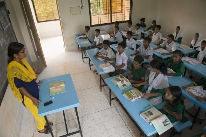 Học sinh Bangladesh nghỉ học 2 ngày mỗi tuần để tiết kiệm điện.